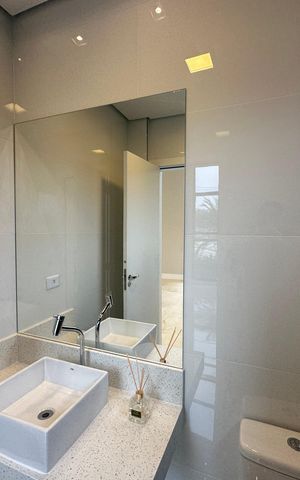 Casa de condomínio à venda com 323m², 4 quartos e 6 vagas Casa de condomínio à venda com 323m², 4 quartos e 6 vagasLavabo