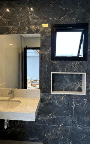 Casa de condomínio à venda com 323m², 4 quartos e 6 vagas Casa de condomínio à venda com 323m², 4 quartos e 6 vagasBanheiro Social