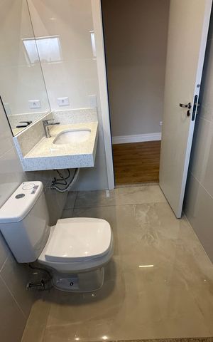 Casa de condomínio à venda com 323m², 4 quartos e 6 vagas Casa de condomínio à venda com 323m², 4 quartos e 6 vagasBanheiro da Suíte 3