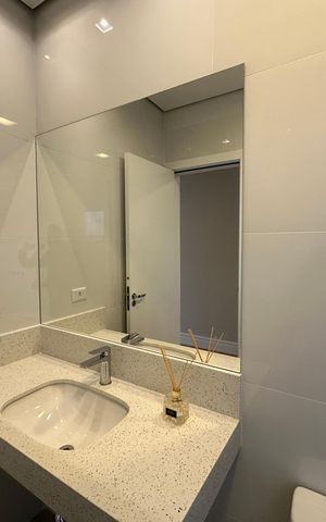 Casa de condomínio à venda com 323m², 4 quartos e 6 vagas Casa de condomínio à venda com 323m², 4 quartos e 6 vagasBanheiro da Suíte 4