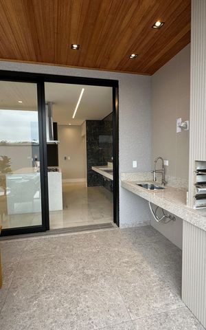 Casa de condomínio à venda com 323m², 4 quartos e 6 vagas Casa de condomínio à venda com 323m², 4 quartos e 6 vagasChurrasqueira