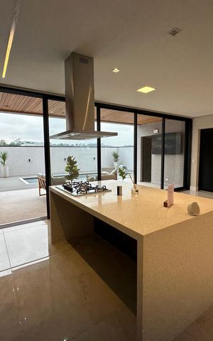 Casa de condomínio à venda com 323m², 4 quartos e 6 vagas Casa de condomínio à venda com 323m², 4 quartos e 6 vagasCozinha