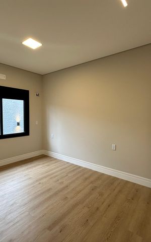 Casa de condomínio à venda com 323m², 4 quartos e 6 vagas Casa de condomínio à venda com 323m², 4 quartos e 6 vagasSuíte 2