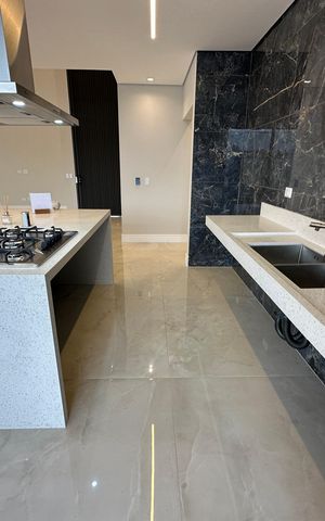 Casa de condomínio à venda com 323m², 4 quartos e 6 vagas Casa de condomínio à venda com 323m², 4 quartos e 6 vagasCozinha