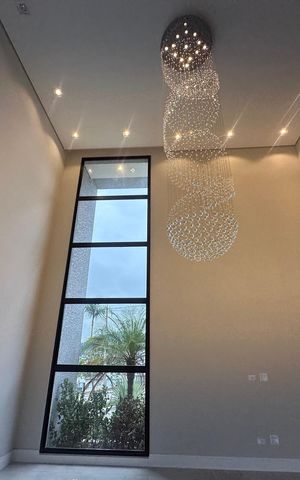 Casa de condomínio à venda com 323m², 4 quartos e 6 vagas Casa de condomínio à venda com 323m², 4 quartos e 6 vagasSala