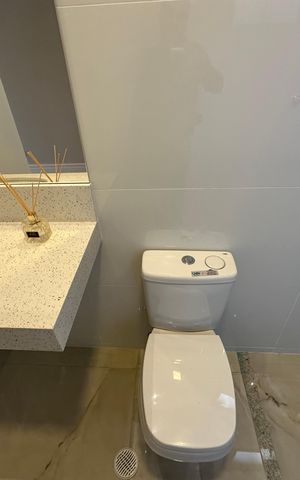 Casa de condomínio à venda com 323m², 4 quartos e 6 vagas Casa de condomínio à venda com 323m², 4 quartos e 6 vagasBanheiro da Suíte 4