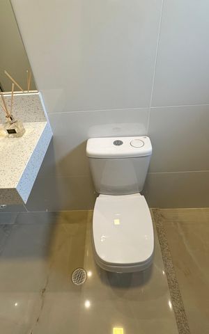 Casa de condomínio à venda com 323m², 4 quartos e 6 vagas Casa de condomínio à venda com 323m², 4 quartos e 6 vagasBanheiro da Suíte 2