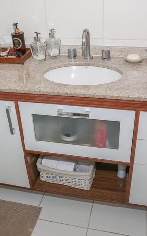 Apartamento à venda com 101m², 2 quartos e 2 vagas Apartamento à venda com 101m², 2 quartos e 2 vagasBanheiro da Suíte 1