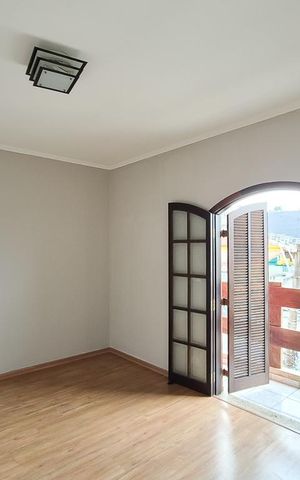 Casa à venda com 442m², 3 quartos e 2 vagas Casa à venda com 442m², 3 quartos e 2 vagasSuíte