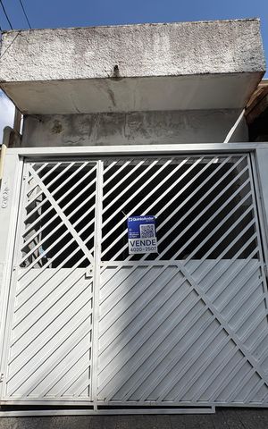 Casa à venda com 110m², 2 quartos e 1 vaga Casa à venda com 110m², 2 quartos e 1 vagaFachada