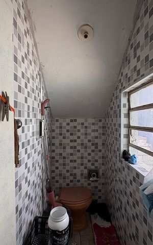 Casa à venda com 110m², 2 quartos e 1 vaga Casa à venda com 110m², 2 quartos e 1 vagaBanheiro de serviço