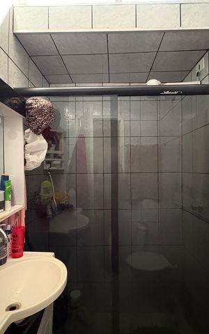 Casa à venda com 110m², 2 quartos e 1 vaga Casa à venda com 110m², 2 quartos e 1 vagaBanheiro