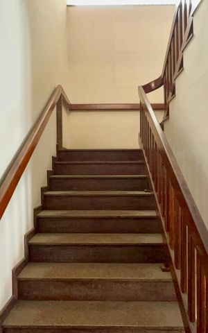 Casa para alugar com 420m², 4 quartos e 3 vagas Casa para alugar com 420m², 4 quartos e 3 vagasEscada