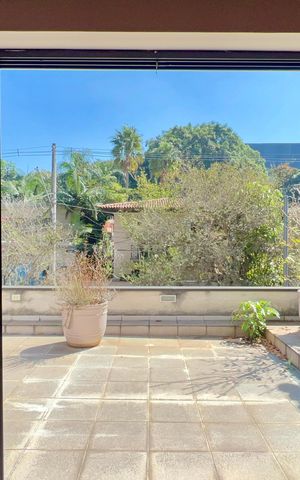 Casa para alugar com 420m², 4 quartos e 3 vagas Casa para alugar com 420m², 4 quartos e 3 vagasTerraço
