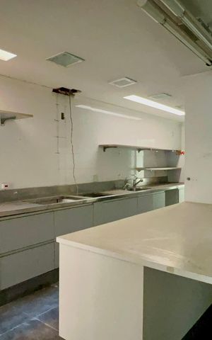 Casa para alugar com 420m², 4 quartos e 3 vagas Casa para alugar com 420m², 4 quartos e 3 vagasCozinha
