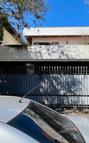 Casa para alugar com 420m², 4 quartos e 3 vagas Casa para alugar com 420m², 4 quartos e 3 vagasFachada