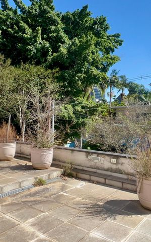Casa para alugar com 420m², 4 quartos e 3 vagas Casa para alugar com 420m², 4 quartos e 3 vagasTerraço