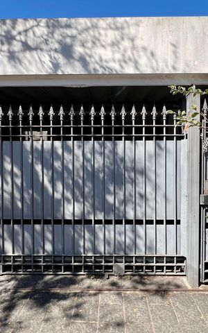 Casa para alugar com 420m², 4 quartos e 3 vagas Casa para alugar com 420m², 4 quartos e 3 vagasFachada