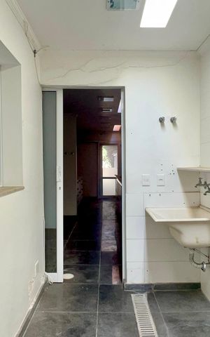 Casa para alugar com 420m², 4 quartos e 3 vagas Casa para alugar com 420m², 4 quartos e 3 vagasÁrea de Serviço