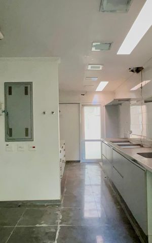 Casa para alugar com 420m², 4 quartos e 3 vagas Casa para alugar com 420m², 4 quartos e 3 vagasCozinha