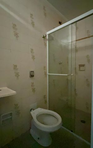 Casa para alugar com 420m², 4 quartos e 3 vagas Casa para alugar com 420m², 4 quartos e 3 vagasBanheiro de serviço