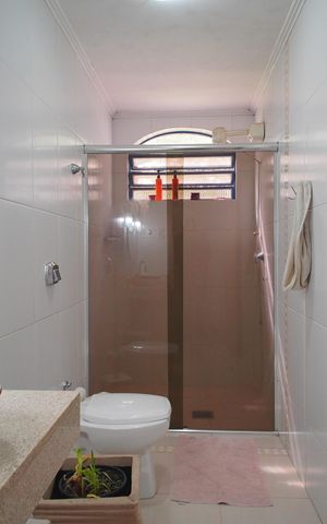 Casa para alugar com 305m², 4 quartos e 2 vagasBanheiro 1