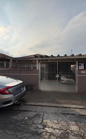 Casa à venda com 365m², 3 quartos e 6 vagas Casa à venda com 365m², 3 quartos e 6 vagasFachada