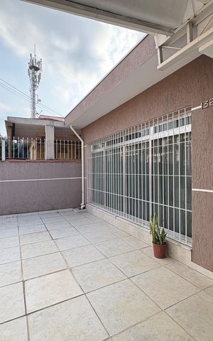 Casa à venda com 365m², 3 quartos e 6 vagas Casa à venda com 365m², 3 quartos e 6 vagasGaragem