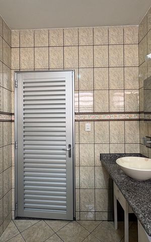Casa à venda com 365m², 3 quartos e 6 vagas Casa à venda com 365m², 3 quartos e 6 vagasBanheiro