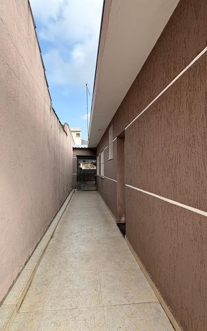 Casa à venda com 365m², 3 quartos e 6 vagas Casa à venda com 365m², 3 quartos e 6 vagasCorredor externo