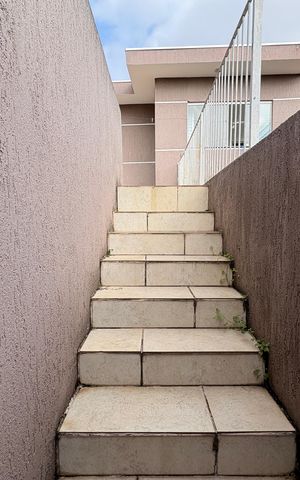 Casa à venda com 365m², 3 quartos e 6 vagas Casa à venda com 365m², 3 quartos e 6 vagasEscada do Porão