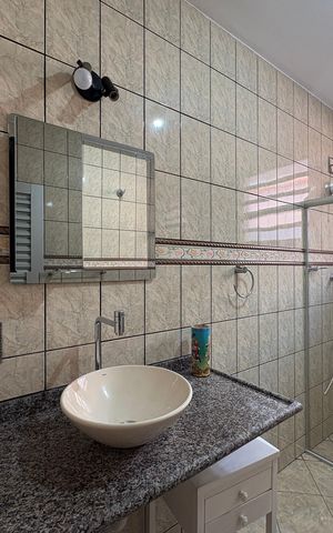 Casa à venda com 365m², 3 quartos e 6 vagas Casa à venda com 365m², 3 quartos e 6 vagasBanheiro