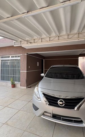 Casa à venda com 365m², 3 quartos e 6 vagas Casa à venda com 365m², 3 quartos e 6 vagasGaragem