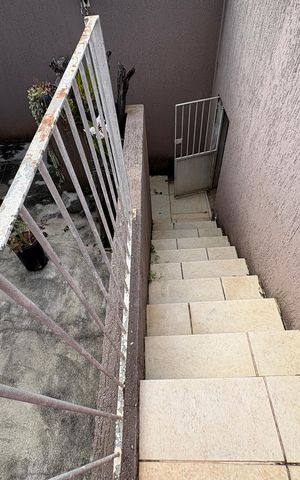 Casa à venda com 365m², 3 quartos e 6 vagas Casa à venda com 365m², 3 quartos e 6 vagasPorão