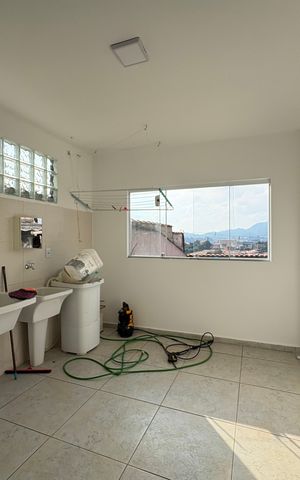 Casa à venda com 365m², 3 quartos e 6 vagas Casa à venda com 365m², 3 quartos e 6 vagasÁrea de Serviço
