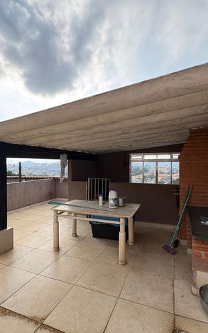 Casa à venda com 365m², 3 quartos e 6 vagas Casa à venda com 365m², 3 quartos e 6 vagasQuintal/ Churrasqueira