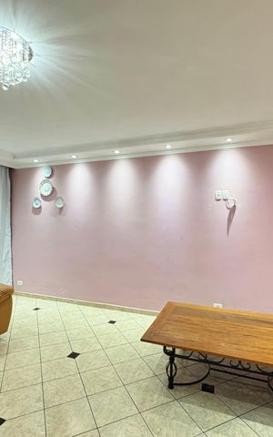 Casa à venda com 365m², 3 quartos e 6 vagas Casa à venda com 365m², 3 quartos e 6 vagasSala