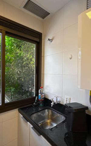 Apartamento à venda com 189m², 3 quartos e 1 vaga Apartamento à venda com 189m², 3 quartos e 1 vagaCozinha e Área de Serviço