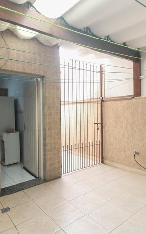 Casa à venda com 130m², 2 quartos e 2 vagas Casa à venda com 130m², 2 quartos e 2 vagasQuintal