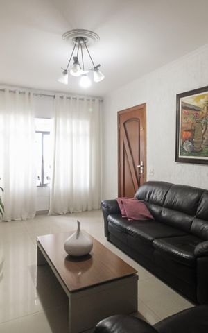 Casa à venda com 130m², 2 quartos e 2 vagas Casa à venda com 130m², 2 quartos e 2 vagasSala