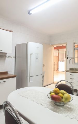 Casa à venda com 130m², 2 quartos e 2 vagas Casa à venda com 130m², 2 quartos e 2 vagasCozinha