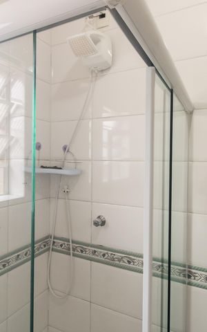 Casa à venda com 130m², 2 quartos e 2 vagas Casa à venda com 130m², 2 quartos e 2 vagasBanheiro