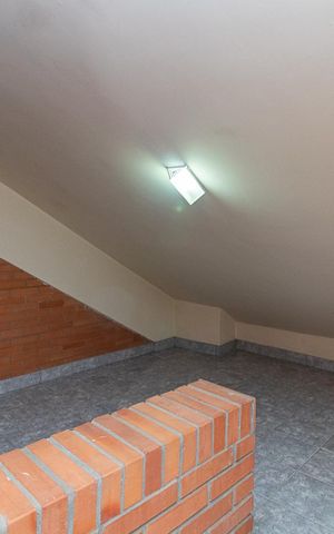 Casa à venda com 320m², 5 quartos e 2 vagasEscritório