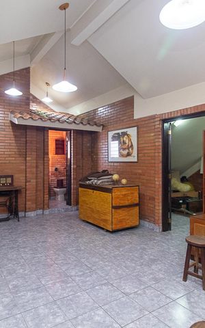 Casa à venda com 320m², 5 quartos e 2 vagasSala 2