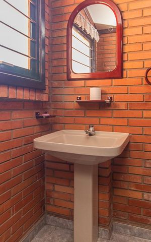 Casa à venda com 320m², 5 quartos e 2 vagasLavabo