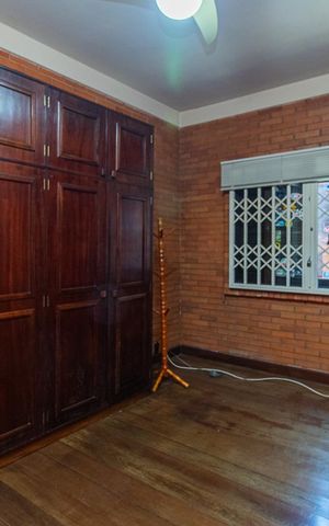 Casa à venda com 320m², 5 quartos e 2 vagasQuarto 1