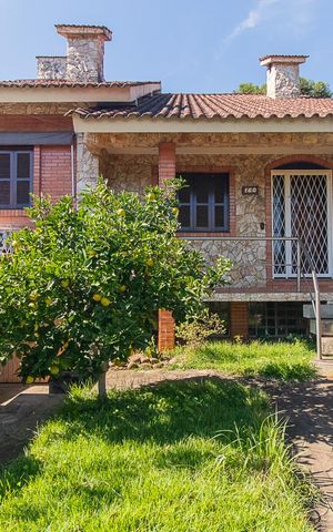 Casa à venda com 320m², 5 quartos e 2 vagasFachada