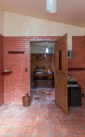 Casa à venda com 320m², 5 quartos e 2 vagasChurrasqueira