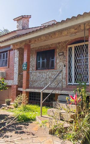 Casa à venda com 320m², 5 quartos e 2 vagasFachada