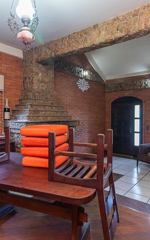Casa à venda com 320m², 5 quartos e 2 vagasSala